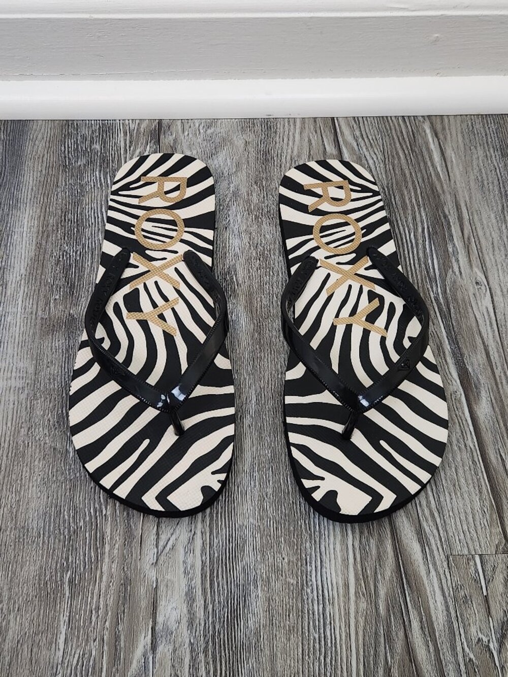 Roxy Women’s Size 7 Animal Print Black Cream Slip-On Rubber Flip Flop NWOT